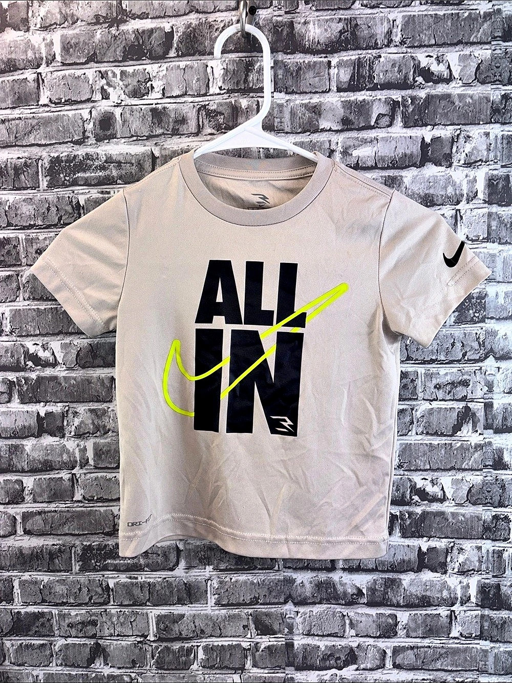 Nike Boys 4T cream Graphic Tee